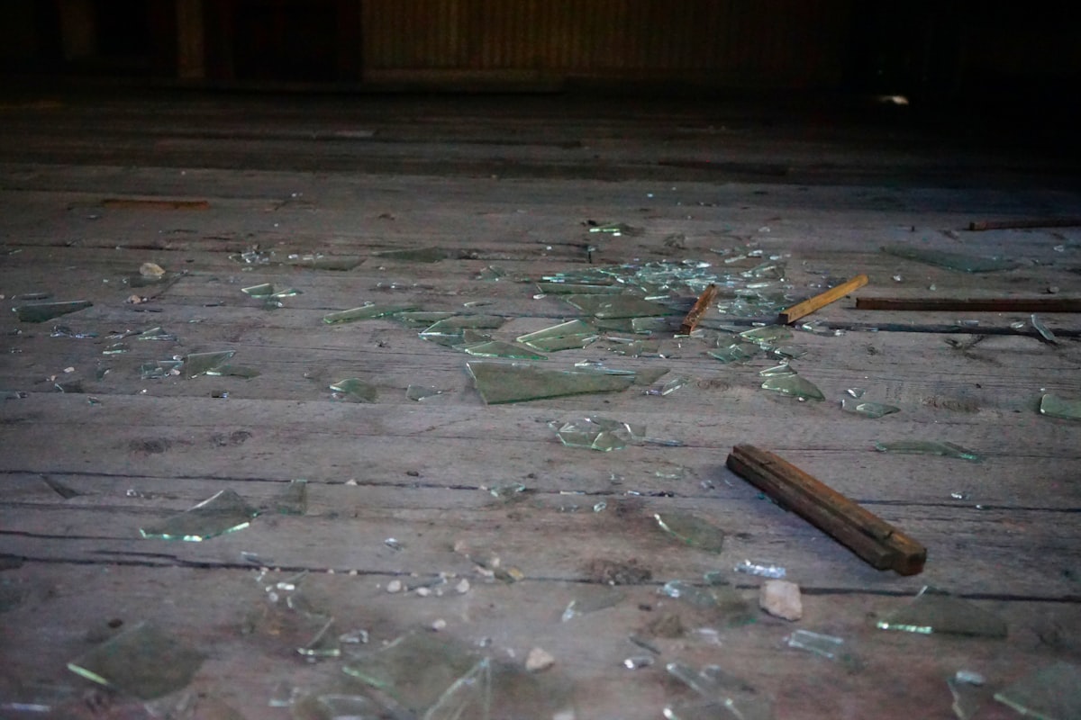 Cristal roto por actos vandálicos